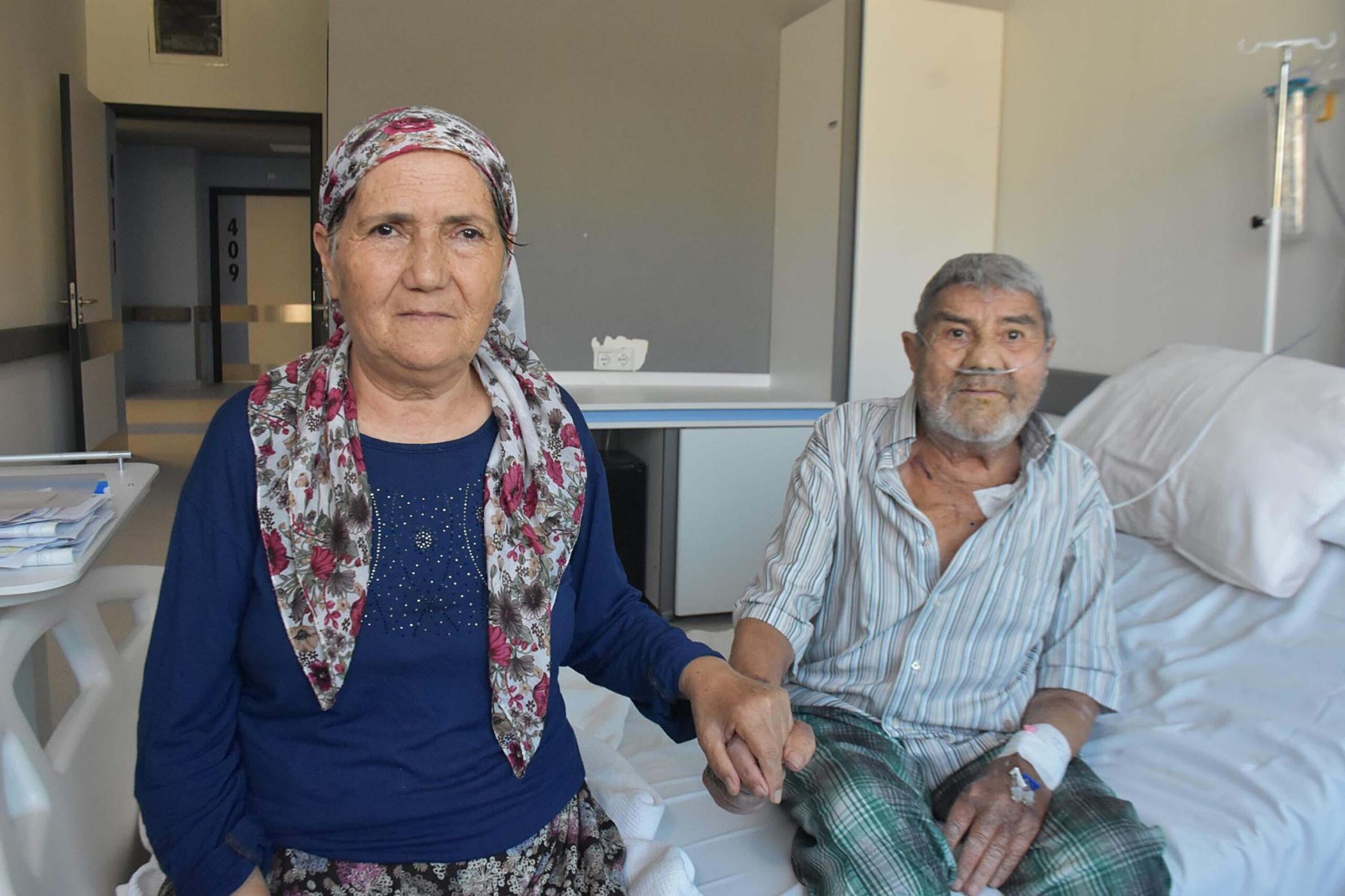 Nefes alamıyor, kalbi yetmiyordu! 76 yaşındaki hastaya köprücük altından aort kapağı takıldı
